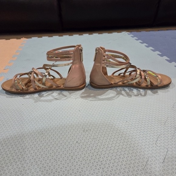 Girls Little Kid Strappy Flat Sandals - Tan and Iridescent Size 3 - Picture 2 of 9